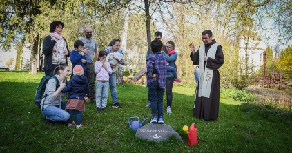 Meglocsolták a Születésfát